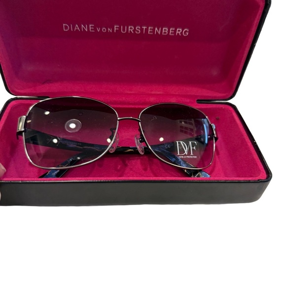 Diane Von Furstenberg Sunglasses Silver Frame Blue Lenses W/Box NEW DVF-819S - Picture 1 of 14